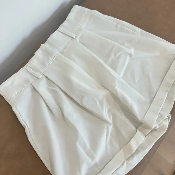 Nasty Gal High Waist White Shorts with Pleats - Picture 3 of 6